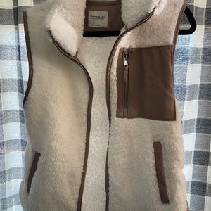 Abercrombie Soft & Cozy Sherpa vest